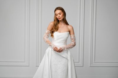 Modern brides are increasingly looking for more than just a beautiful dress — they want a unique look that reflects their personality, style, and the mood of their special day. This is exactly the idea behind Khrys Style — a brand created as a space where bridal fashion meets individuality, quality craftsmanship, and attention to detail.