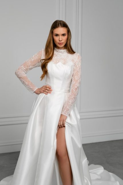 The Catherine  wedding dress is a tribute to refined royal elegance, inspired by the iconic bridal style of Kate Middleton, who brought lace sleeves back into modern wedding fashion and redefined timeless bridal sophistication. Designed for brides who appreciate grace, femininity, and classic beauty, this gown embodies aristocratic charm with a contemporary touch.