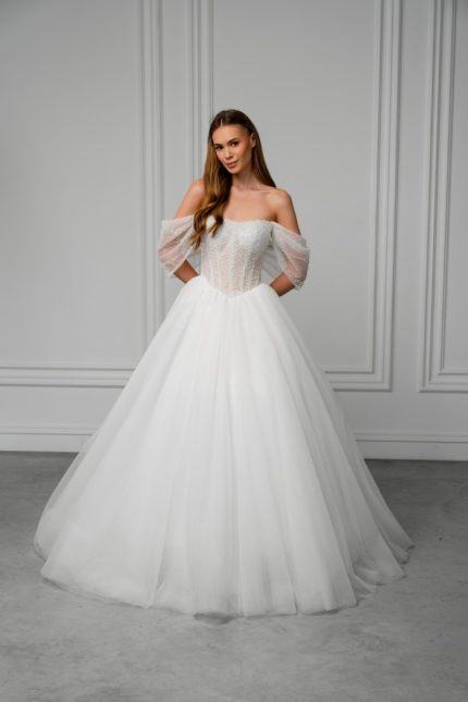 Bianca is designed for the bride who values clean lines, structure, and the philosophy that less is more. Its precise architectural cut enhances the figure, creating a striking silhouette without excessive embellishment. Every detail is carefully considered to deliver a confident, sophisticated bridal look.